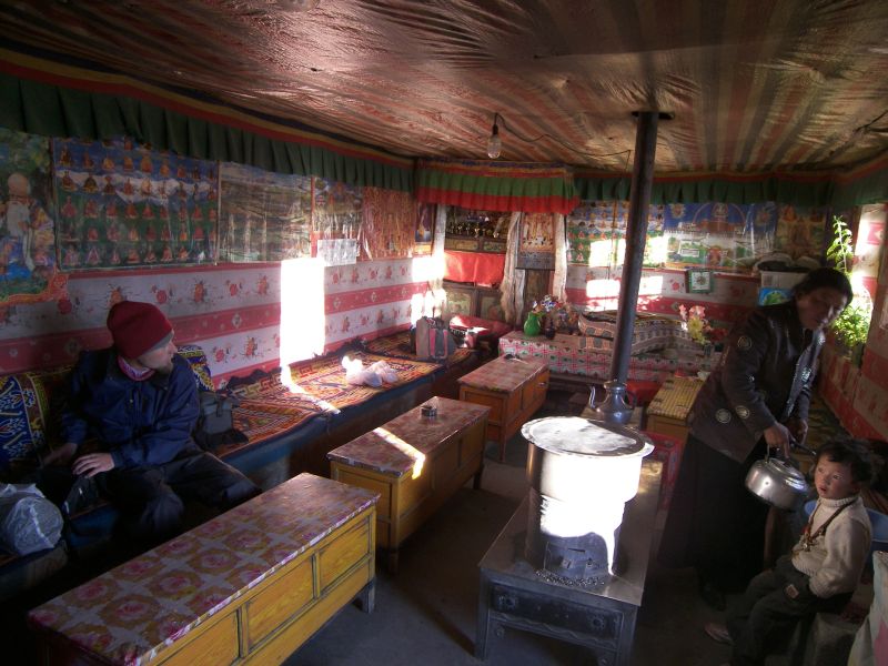 Drinking Jangamo (milk chai) in a tibetan cafe, coooozy